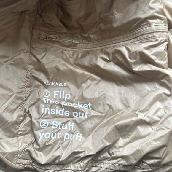 Aritzia TNA Little Puff Vest- Sz Medium - Picture 6 of 8